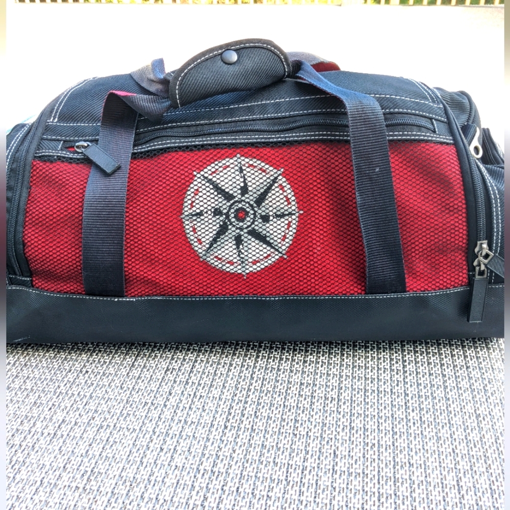 VTG Marlboro Unlimited Gear Compass Black Red‎ Duffle Bag
